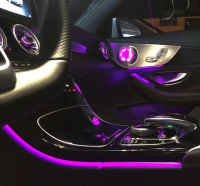 成都奔驰内饰焕新：氛围灯 + 旋转高音 + 泊车辅助，兼顾舒适与实用更贴心